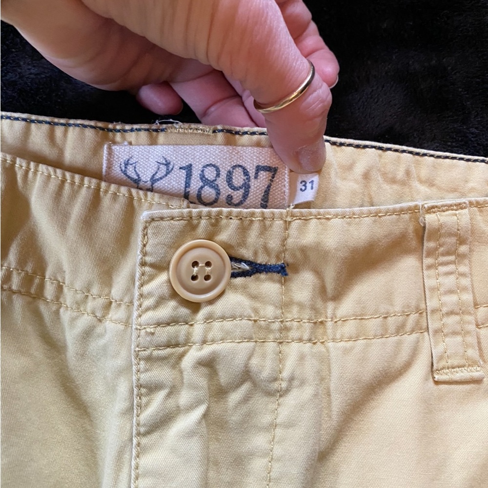 Mens 1897 pale yellow shorts size 31
